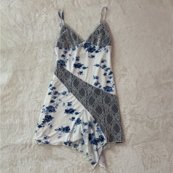 NWOT White Fox Boutique Floral & Lace Asymmetric Dress - Picture 2 of 11